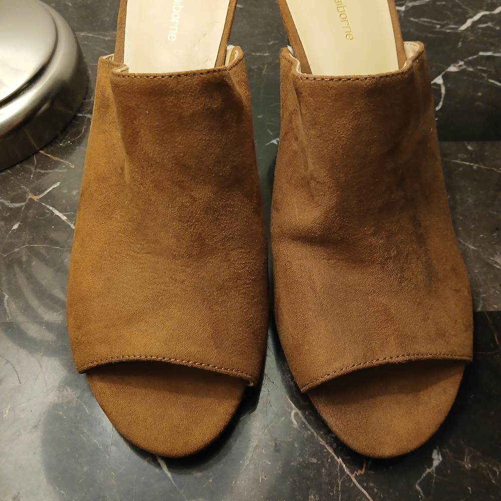 Liz Claiborne Tan Suede Mules
